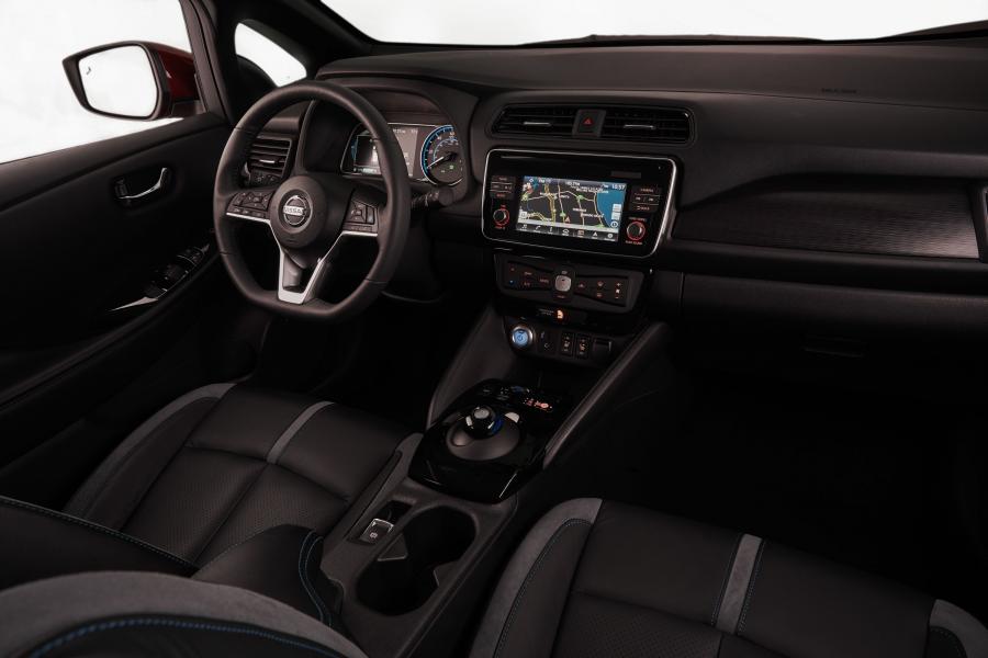 Торпедо Nissan Leaf 2018 года  (NA) (фото 5 из 104)